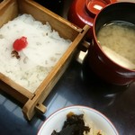 つる由 - せいろ蒸し餅米ごはん！