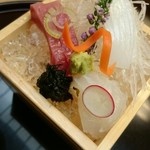 つる由 - （2016/07/12現在）
      今日のは中トロと平目と剣先イカやね(*^^*)