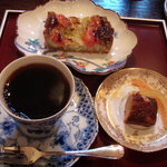 グレープフルーツのタルトとコーヒーを