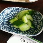 ゆうき - とんかつ定食に付いてくる胡瓜の浅漬け