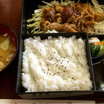 喜楽屋 神龍 - ホルモン定食（出前）