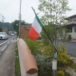 Trattoria Ciliegio - 国道沿いにいきなりイタリア国旗が