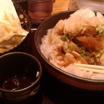 阪急そば若菜 - かき氷そば　つゆをかけた状態　天ぷら付がおすすめ。大根おろしで無い。