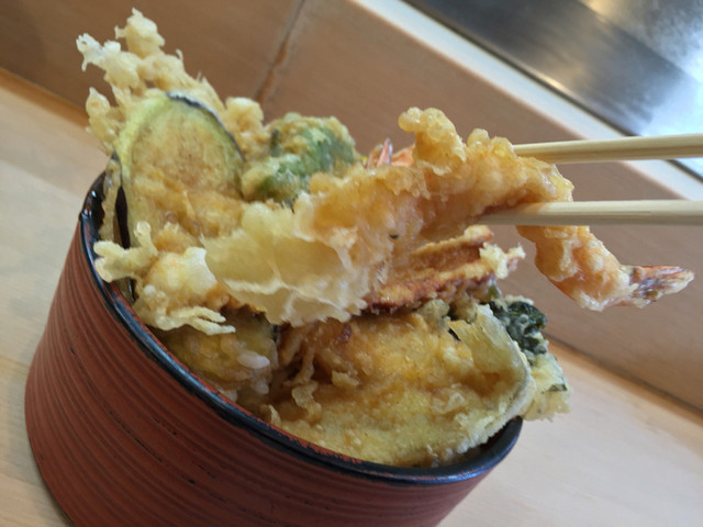 白衣の鎧をまとい店主が揚げるド迫力の絶品天丼 岡山県岡山市北区今 By さすらいの旅人 全国各地孤独のグルメ 鎧 よろい 北長瀬 天ぷら 食べログ 白衣の鎧をまとい店主が揚げるド迫力の絶品天丼 岡山県岡山市北区今 By さすらいの旅人 全国各地孤独のグルメ 鎧 よろい 北長瀬 天ぷら 食べログ