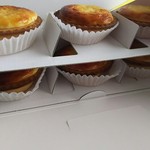 BAKE CHEESE TART - （2016/7  訪問）6個買うと少し安くなるのよー。