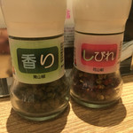 陳建一麻婆豆腐店 - この卓上山椒の使い分けによって、こちらの麻婆豆腐がさらなる真価を発揮します！