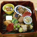 逞案寮 根上 - いろいろ盛りだくさんの「お弁当」