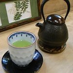 逞案寮 根上 - 板さんによると、この南部鉄の茶瓶と同じものが最新の家庭画報で紹介されていたそうです