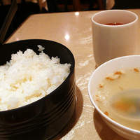 四川料理 龍の子 - ボリュームたっぷり、お櫃に入ったご飯