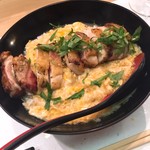 鳥半 - 親子丼★
            鶏肉が卵に包まれていない！