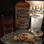 バー ジャダ - Ｈ28.6　ウシュクベ・ストーン・フラゴン210　ピスタチオ＆クラッカー、チャージつまみ