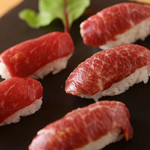 Special Nigiri Sakura (3 pieces of marbled meat, 2 pieces of lean meat)