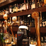 エムズ バー アンド カッフェ - 生ビールもたくさんの種類があります