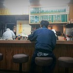 みのや - テーブル席よりカウンター方面