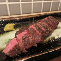 アカミヤコウシ - コレは多分ミスジ…だったかなぁ。
                表面カリッ、お肉サクッ、脂ジュワッとすごく美味しかったです。
                