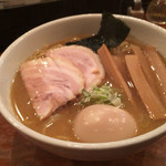 ヌードルズ - 味玉ラーメン大盛り