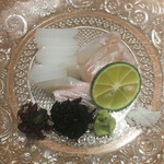 日本料理 晴山 - 福井敦賀産の剣先イカ、明石の平目のお造り。