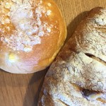 パン工房ペルミオ - クリームパンとクランベリーチーズパン