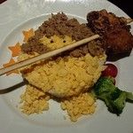 Doragonkuesutosuparaitokafe - ブラウニーの２色そぼろご飯