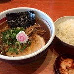 田原本塩元帥 - 醤油ラーメン、ライス、キムチ♪