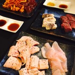 Daikanyama Sumibiyakiniku Sarugaku - ホルモンのコースは盛りだくさんです