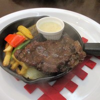 和牛熟成牛とシチリアワイン せいとう 本店 - 牛ハラミの炭火焼ステーキ（アップ）