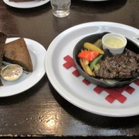 和牛熟成牛とシチリアワイン せいとう 本店 - 牛ハラミの炭火焼ステーキ