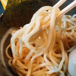 まるぶし　とんや - 【2016.7.13(水)】つけ豚そば(並盛・250g)800円の麺