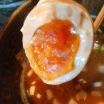 まるぶし　とんや - 【2016.7.13(水)】つけ豚そば(並盛・250g)800円の味玉