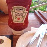 ​Waikiki Brewing Company - ケチャップは1本どんっと来ました