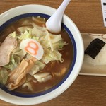 8番らーめん - 野菜しょうゆラーメンとおにぎり