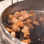 OBalTan JAPAN - 2016.7 焼き上がったホルモン（マルチョウ）とミノ