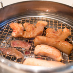 OBalTan JAPAN - 2016.7 炭火で幸せの特選ホルモン盛合せを焼いてくれます