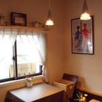 ガリエニ - リニューアル後　店内　ランチ時だったので明るいです