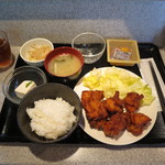 Home Dinig Hacchi - ザンギ定食　800円　（ごはん・お味噌汁お替り自由）