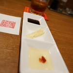 紅い扉の中華や 皆慶 - 3種薬味