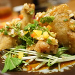 紅い扉の中華や 皆慶 - 骨つき鶏もも唐揚げ（ユーリンソース掛け