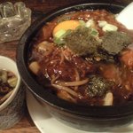 麺と飯 駅前食堂 - 焼きカレー丼（牛筋）