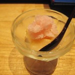 和食と酒 はれとけ - 桃のシャーベット。桃は最高に甘く、桃のシャーベットと抜群の相性。