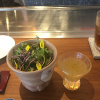 くずし鉄板 あばぐら 神田店 - 赤水菜のサラダと冬瓜のおろしスープ