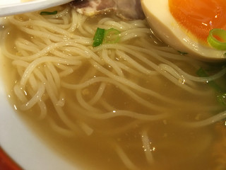 佐賀ラーメン　美登里 - 絞められた細麺