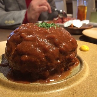 Roppongi Niku To Wain Uchibito - ランチのみの　あらびきミンチによるステーキのような食感が人気です。