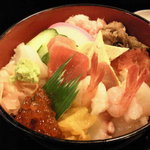 魚がし寿司 - ランチの海鮮丼800円