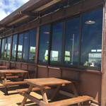 カフェくるくま - テーブル席もあります。