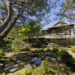 桜鶴苑 - 昼の庭園