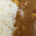 カレーショップ C&C  - ポークカレー 440円
      形のある肉も入ってます。