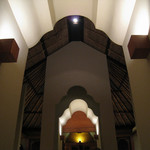 Amankila - 奥の部屋の天井。ここにもシンメトリーが