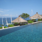 Amankila - 
      プールサイドにはバレ（東屋）