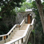 Amankila - 石の空中回廊から我が部屋の木戸へと進む