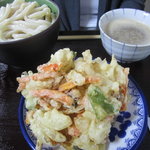 足打ちうどん処 七 - ゴマだれうどん（小）